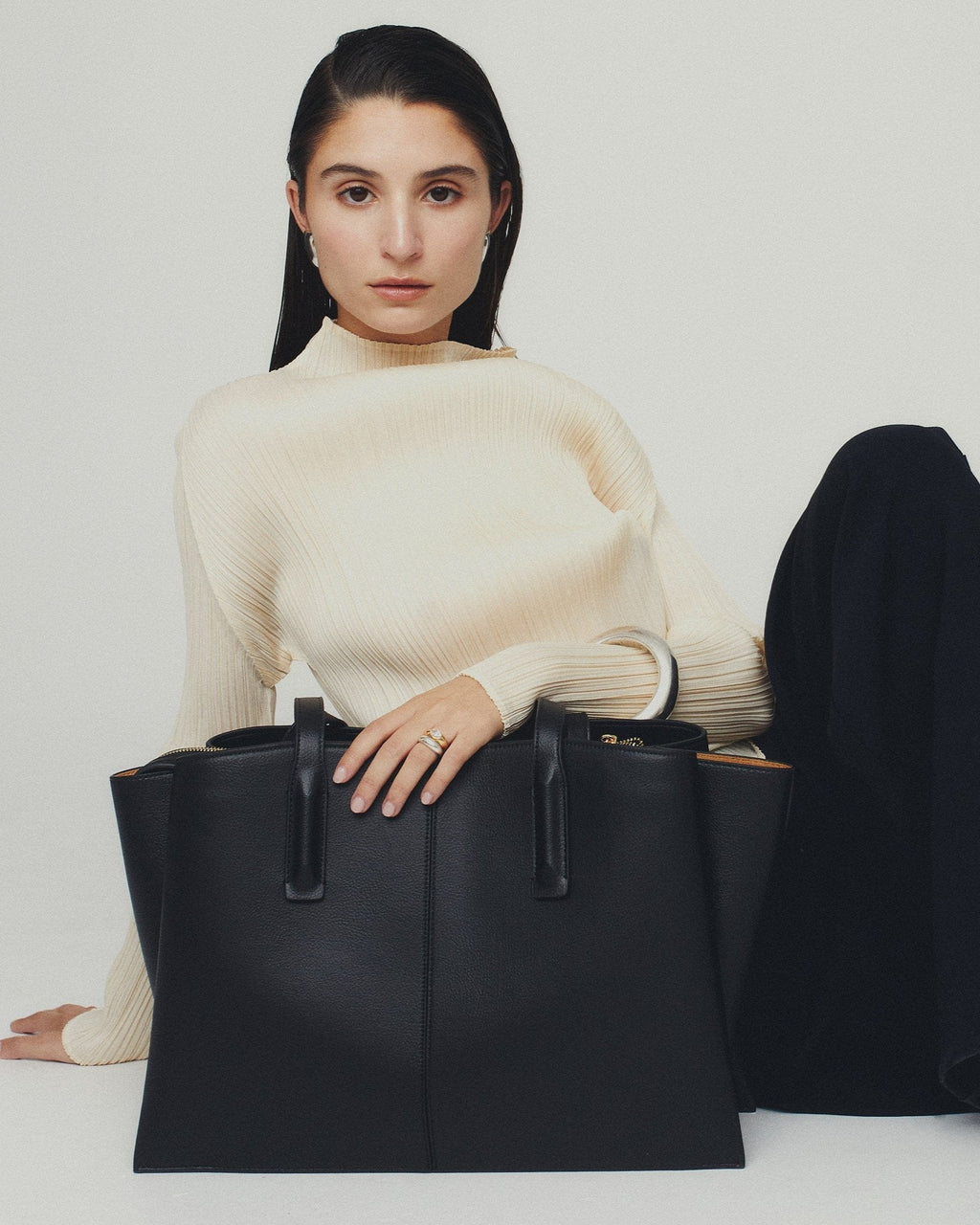 The Essential Tote - Taupe