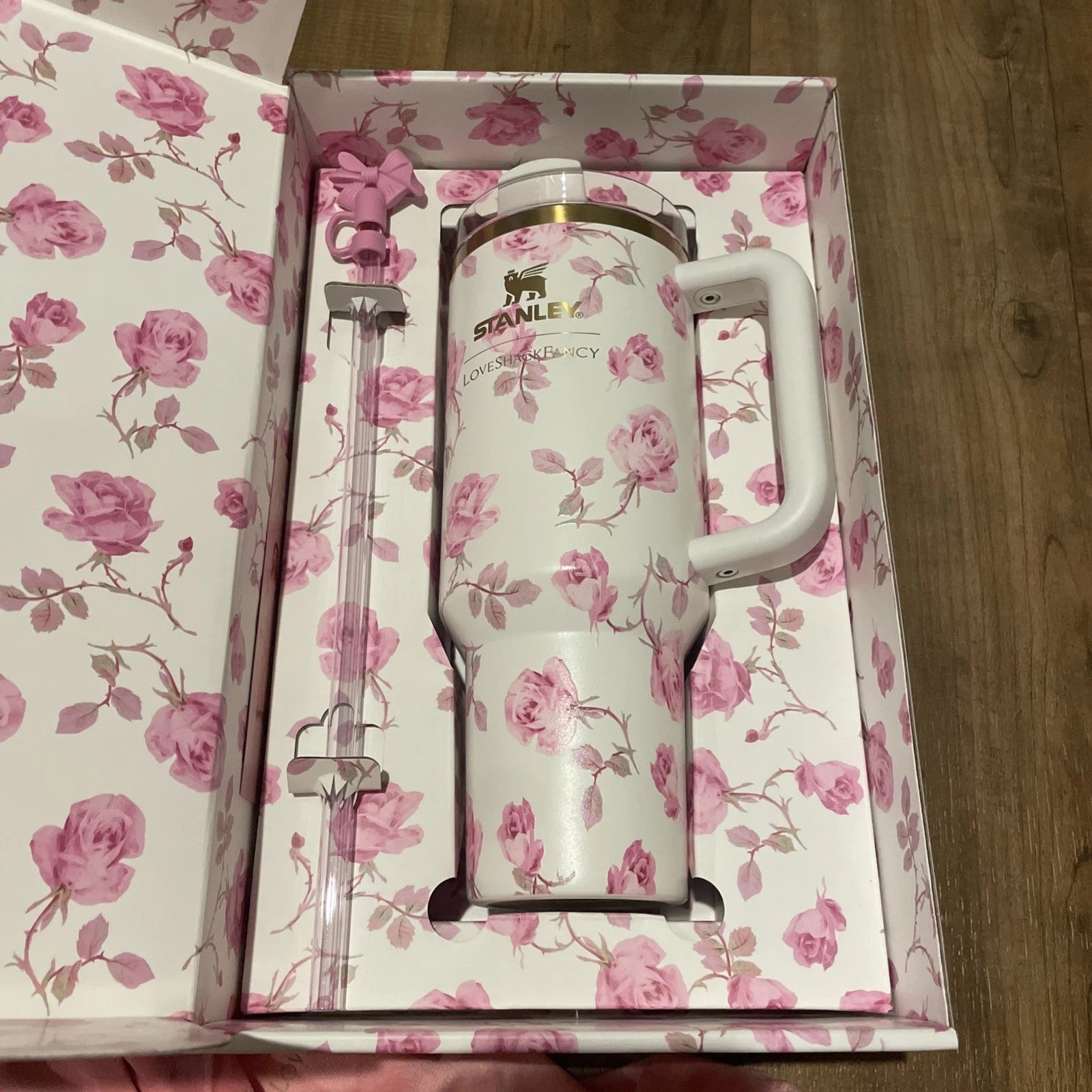 Stanley x LoveShackFancy Ribbon Rosa 40 oz Quencher H2.0 FlowState Tumbler – New Authentic Limited Edition